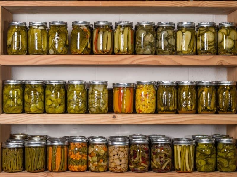 Using Glass Jar to store homemade canned preserved fruits and vegetables 